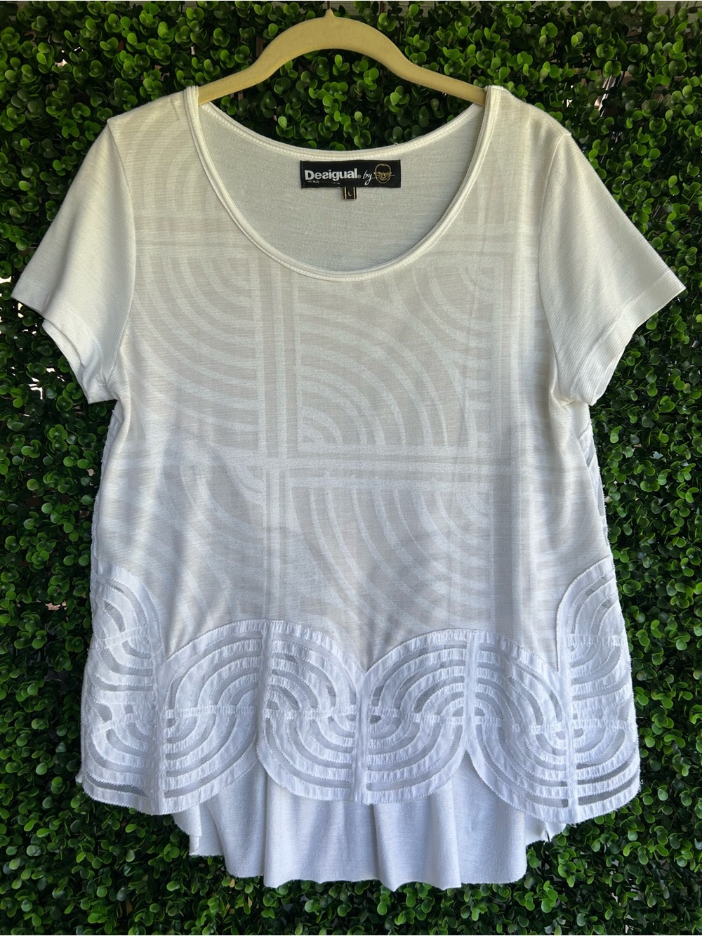 Desigual White Short Sleeve Textured Scoop Neck Top and Back Ruffle L